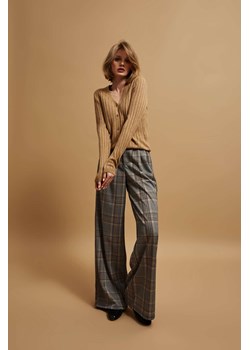 Spodnie w kratę z szerokimi nogawkami ze sklepu Moodo.pl w kategorii Spodnie damskie - zdjęcie 162162697