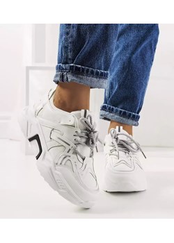Białe sneakersy damskie Delois ze sklepu gemre w kategorii Buty sportowe damskie - zdjęcie 162208619