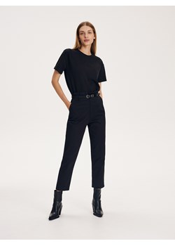 Reserved - Spodnie z paskiem - czarny ze sklepu Reserved w kategorii Spodnie damskie - zdjęcie 162214695