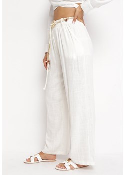 Białe Spodnie z Szerokimi Nogawkami Nogawkami i Plecionym Paskiem Lolanda ze sklepu Born2be Odzież w kategorii Spodnie damskie - zdjęcie 162303806
