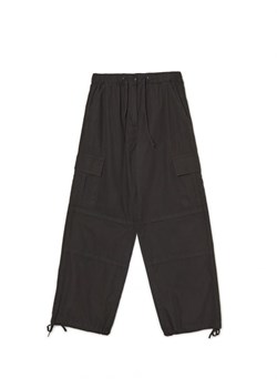 Cropp - Czarne spodnie z szeroką nogawką - czarny ze sklepu Cropp w kategorii Spodnie damskie - zdjęcie 162304936