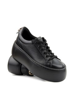Skórzane buty damskie sportowe na platformie - Carinii B9253, czarne ze sklepu ulubioneobuwie w kategorii Trampki damskie - zdjęcie 162306996