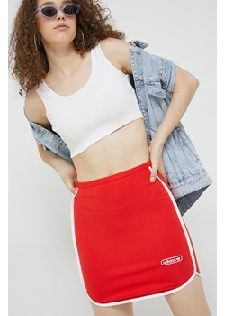 adidas Originals spódnica kolor czerwony mini ołówkowa ze sklepu ANSWEAR.com w kategorii Spódnice - zdjęcie 162345158