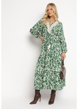 Zielona Sukienka Maxi z Gumką w Pasie i Falbankami oraz Ażurową Tasiemką Juliene ze sklepu Born2be Odzież w kategorii Sukienki - zdjęcie 162346627