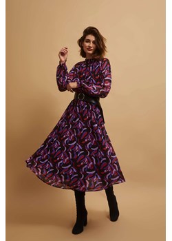 Sukienka midi z paskiem ze sklepu Moodo.pl w kategorii Sukienki - zdjęcie 162354675