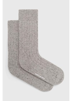 Norse Projects skarpetki z domieszką wełny Bjarki Neps Wool Rib Sock kolor szary N82-0008-1026 ze sklepu PRM w kategorii Skarpetki damskie - zdjęcie 162390425