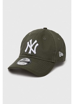 New Era czapka z daszkiem bawełniana kolor zielony wzorzysta NEW YORK YANKEES ze sklepu PRM w kategorii Czapki z daszkiem damskie - zdjęcie 162390689