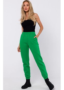 Spodnie dresowe z przeszyciami na nogawkach soczysta zieleń M760, Kolor intensywna zieleń, Rozmiar L, MOE ze sklepu Primodo w kategorii Spodnie damskie - zdjęcie 162419519