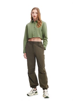 Cropp - Ciemnozielone joggery z wysokim stanem - zielony ze sklepu Cropp w kategorii Spodnie damskie - zdjęcie 162492797