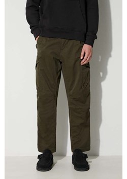 C.P. Company spodnie STRETCH SATEEN LOOSE CARGO PANTS męskie kolor zielony w fasonie cargo 15CMPA123A005529G ze sklepu PRM w kategorii Spodnie męskie - zdjęcie 162501529
