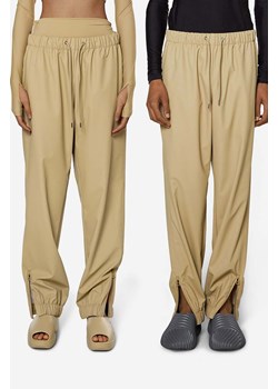 Rains spodnie dresowe Pants Regular 18560 kolor beżowy ze sklepu PRM w kategorii Spodnie damskie - zdjęcie 162522446