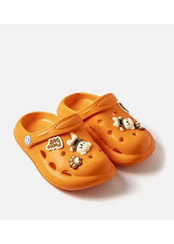 Pomaranczowe klapki z zakrytym noskiem Vette ze sklepu gemre w kategorii Klapki dziecięce - zdjęcie 162541696
