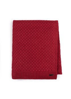Damski szalik z drobnym geometrycznym wzorem długi czerwony ze sklepu WITTCHEN w kategorii Szaliki i chusty damskie - zdjęcie 162549319