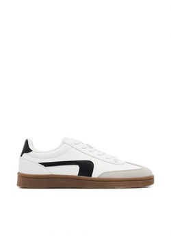 Cropp - Białe sneakersy z imitacji skóry - biały ze sklepu Cropp w kategorii Buty sportowe męskie - zdjęcie 162689247