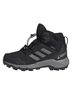 Buty adidas Terrex Mid Gtx K Jr IF7522 czarne ze sklepu ButyModne.pl w kategorii Buty trekkingowe dziecięce - zdjęcie 162710395