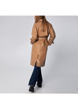 Damski płaszcz z ekoskóry dwurzędowy z paskiem brązowy ze sklepu WITTCHEN w kategorii Płaszcze damskie - zdjęcie 162712976