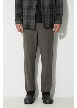 Norse Projects spodnie z domieszką wełny Ezra Relaxed Cotton Wool Twill Trouser kolor zielony w fasonie chinos N25-0391-8109 ze sklepu PRM w kategorii Spodnie męskie - zdjęcie 162726045