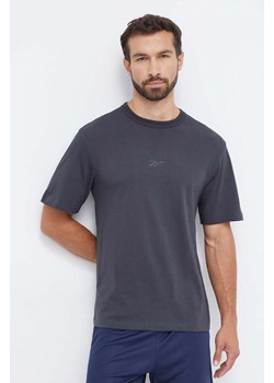 Reebok t-shirt bawełniany kolor szary z nadrukiem 100070664 ze sklepu ANSWEAR.com w kategorii T-shirty męskie - zdjęcie 162732525
