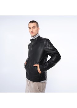 Męska kurtka z ekoskóry z pikowaniem na ramionach czarna ze sklepu WITTCHEN w kategorii Kurtki męskie - zdjęcie 162746575