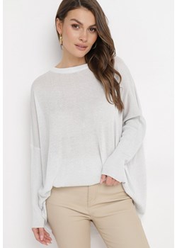 Biały Sweter Oversize z Metaliczną Nitką Herfela ze sklepu Born2be Odzież w kategorii Swetry damskie - zdjęcie 162752506