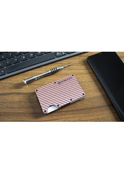 Aluminiowe etui antykradzieżowe na karty zbliżeniowe (różowy, karbon) ze sklepu Koruma ID Protection w kategorii Etui - zdjęcie 162783125