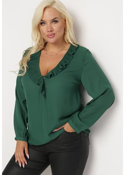 Zielona Bluzka z Dekoltem w V z Falbanką Igga ze sklepu Born2be Odzież w kategorii Bluzki damskie - zdjęcie 162790599