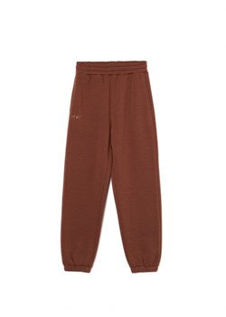 Cropp - Ciemnobrązowe dresowe joggery z haftem - brązowy ze sklepu Cropp w kategorii Spodnie damskie - zdjęcie 162813517