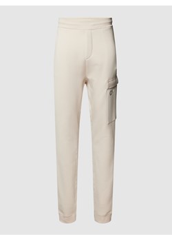 Spodnie dresowe z kieszeniami cargo model ‘PEOVA’ ze sklepu Peek&Cloppenburg  w kategorii Spodnie męskie - zdjęcie 162816898