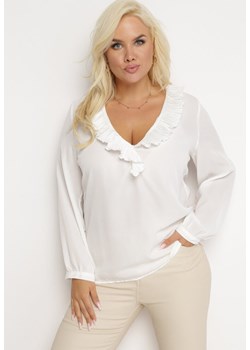 Biała Bluzka z Dekoltem w V z Falbanką Igga ze sklepu Born2be Odzież w kategorii Bluzki damskie - zdjęcie 162826669