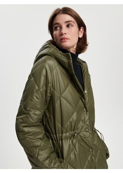 Sinsay - Płaszcz pikowany z kapturem - zielony ze sklepu Sinsay w kategorii Płaszcze damskie - zdjęcie 162851966