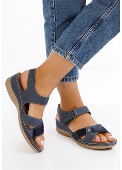 Granatowe sandały na niskim koturnie Anina ze sklepu Zapatos w kategorii Sandały damskie - zdjęcie 162858517