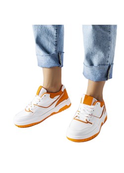 Inna Biało-pomarańczowe sneakersy Barrette białe ze sklepu ButyModne.pl w kategorii Buty sportowe damskie - zdjęcie 162913897