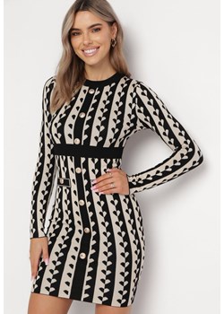 Beżowa Sweterkowa Sukienka Mini w Geometryczny Wzór Carlas ze sklepu Born2be Odzież w kategorii Sukienki - zdjęcie 162925426