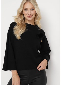 Czarny Sweter z Ozdobną Broszką w Kształcie Pluszowego Pompona Bielsa ze sklepu Born2be Odzież w kategorii Swetry damskie - zdjęcie 162932469