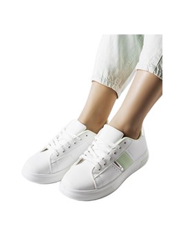 Białe sportowe buty z miętowymi dodatkami Marei ze sklepu ButyModne.pl w kategorii Buty sportowe damskie - zdjęcie 162939645