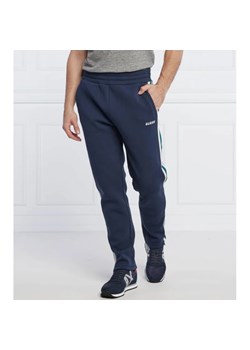 GUESS ACTIVE Spodnie dresowe | Regular Fit ze sklepu Gomez Fashion Store w kategorii Spodnie męskie - zdjęcie 163338178