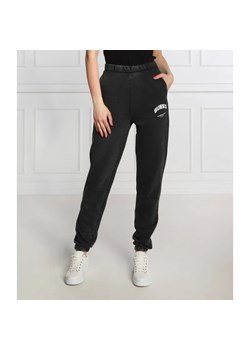 GUESS ACTIVE Spodnie dresowe BRYONY | Regular Fit ze sklepu Gomez Fashion Store w kategorii Spodnie damskie - zdjęcie 163344899