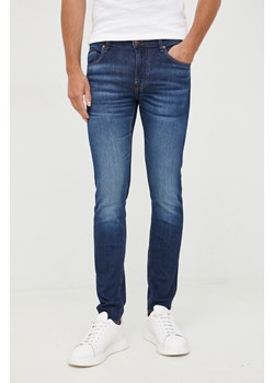 Guess jeansy CHRIS męskie M2YA27 D4Q41 ze sklepu ANSWEAR.com w kategorii Jeansy męskie - zdjęcie 163354917