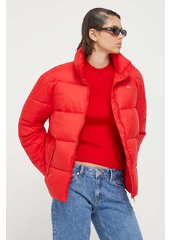 Tommy Jeans kurtka damska kolor czerwony zimowa ze sklepu ANSWEAR.com w kategorii Kurtki damskie - zdjęcie 163365875