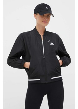 adidas kurtka damska kolor czarny przejściowa ze sklepu ANSWEAR.com w kategorii Kurtki damskie - zdjęcie 163368056