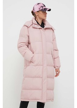 Fila kurtka damska kolor różowy zimowa ze sklepu ANSWEAR.com w kategorii Kurtki damskie - zdjęcie 163368196