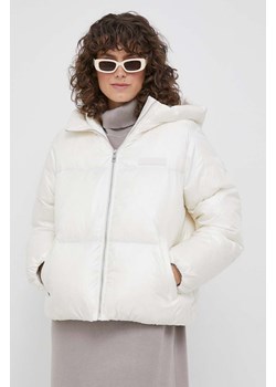 Tommy Hilfiger kurtka puchowa damska kolor beżowy zimowa ze sklepu ANSWEAR.com w kategorii Kurtki damskie - zdjęcie 163370545