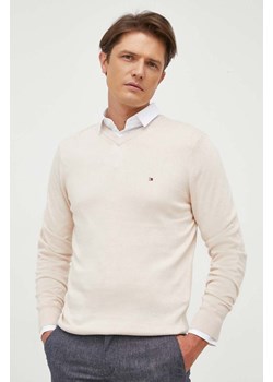 Tommy Hilfiger sweter z domieszką kaszmiru kolor beżowy lekki ze sklepu ANSWEAR.com w kategorii Swetry męskie - zdjęcie 163378966