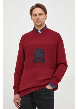 Tommy Hilfiger sweter bawełniany kolor bordowy lekki ze sklepu ANSWEAR.com w kategorii Swetry męskie - zdjęcie 163379006