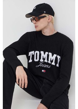 Tommy Jeans sweter męski kolor czarny ze sklepu ANSWEAR.com w kategorii Swetry męskie - zdjęcie 163379235