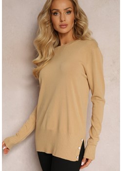 Beżowy Sweter z Dolnymi Rozcięciami i Ozdobnymi Guzikami Leomana ze sklepu Renee odzież w kategorii Swetry damskie - zdjęcie 163434999