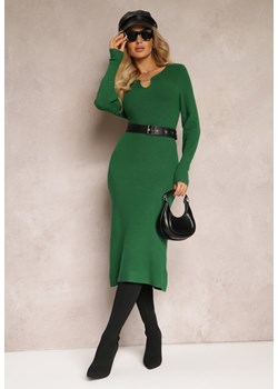 Zielona Sweterkowa Sukienka Midi z Metalową Ozdobą Xolino ze sklepu Renee odzież w kategorii Sukienki - zdjęcie 163441407