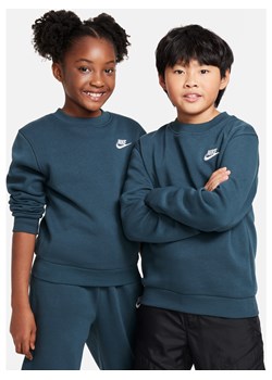 Bluza dresowa dla dużych dzieci Nike Sportswear Club Fleece - Zieleń ze sklepu Nike poland w kategorii Bluzy chłopięce - zdjęcie 163460369
