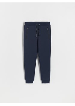 Reserved - Dresowe spodnie jogger - granatowy ze sklepu Reserved w kategorii Spodnie chłopięce - zdjęcie 163469806