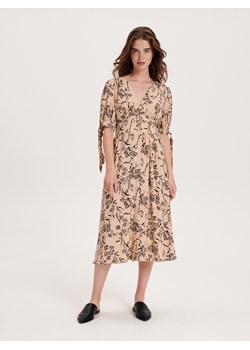 Reserved - Sukienka z wiskozy - beżowy ze sklepu Reserved w kategorii Sukienki - zdjęcie 163479069